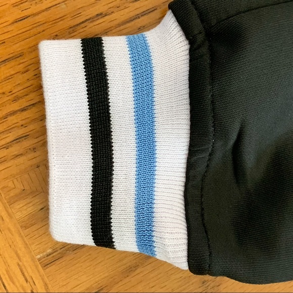 Boy’s 2pc Jogger Set Sizes 4 & 5 - Picture 16 of 16